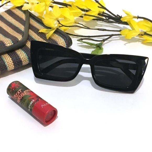 RETRO Style Retangular Butterfly Frame Sunglasses - Picture 7 of 8